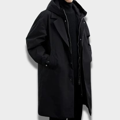 Męski długi płaszcz z kapturem o uporządkowanym kroju